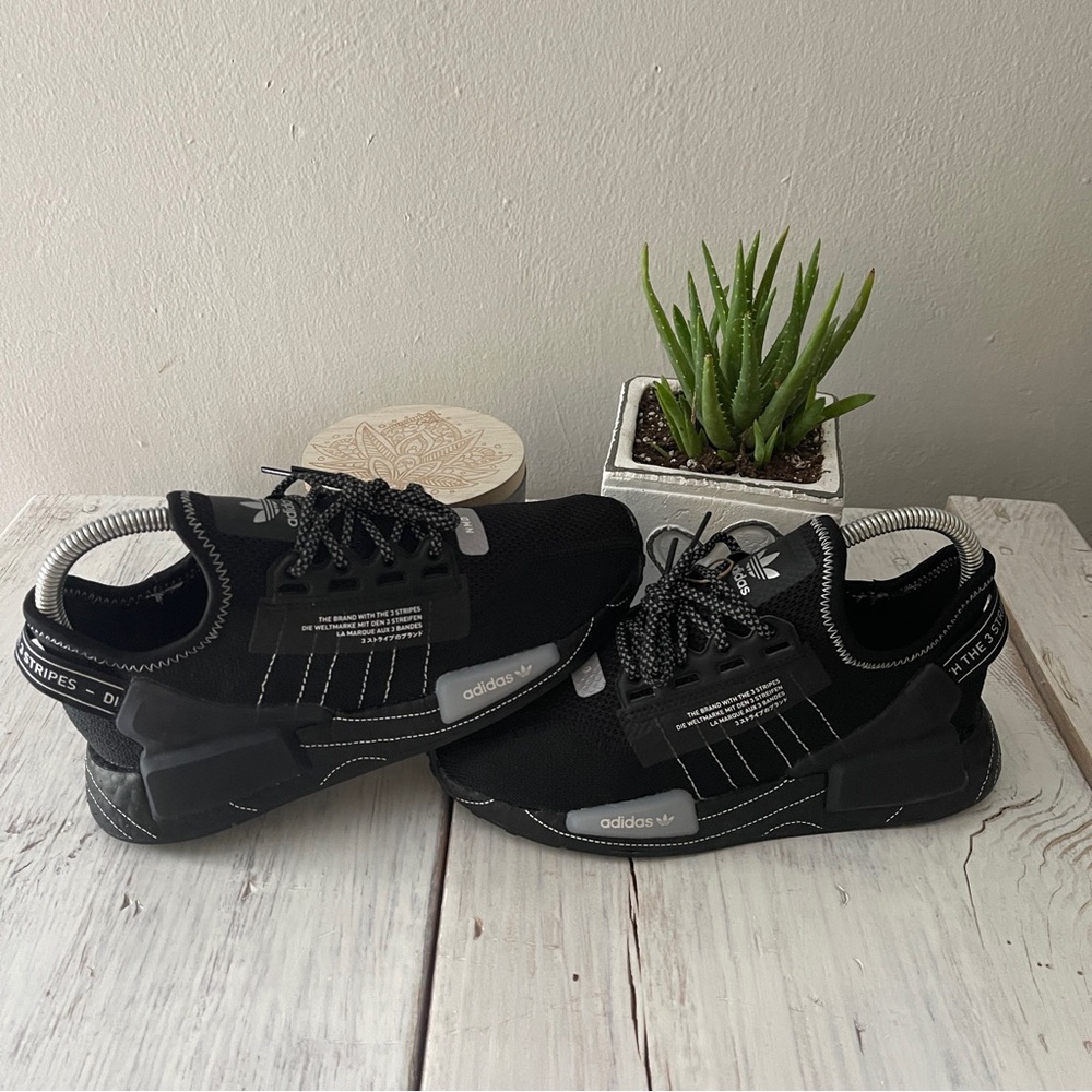 Adidas NMD R1 V2 - Picture 4 of 12